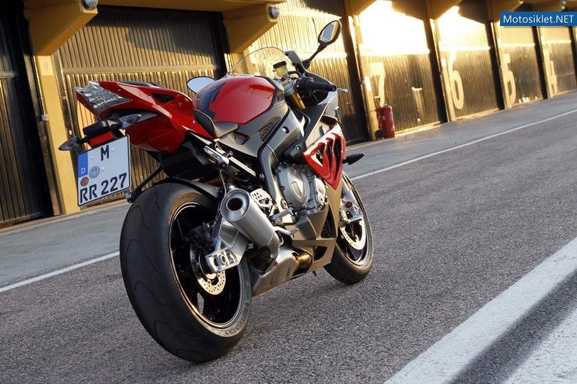 2012-BMW-S-1000RR-070