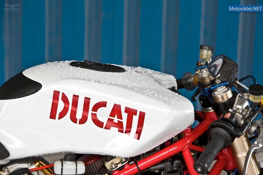 Ducati-916-Superbike-Radical-002