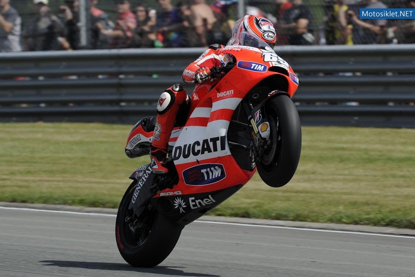 Ducati-2011-MotoGP-0003