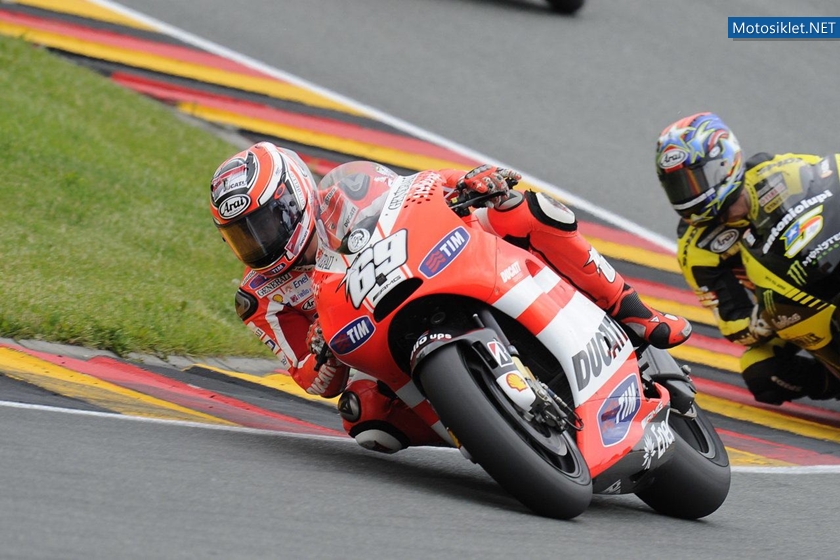 Ducati-2011-MotoGP-0008