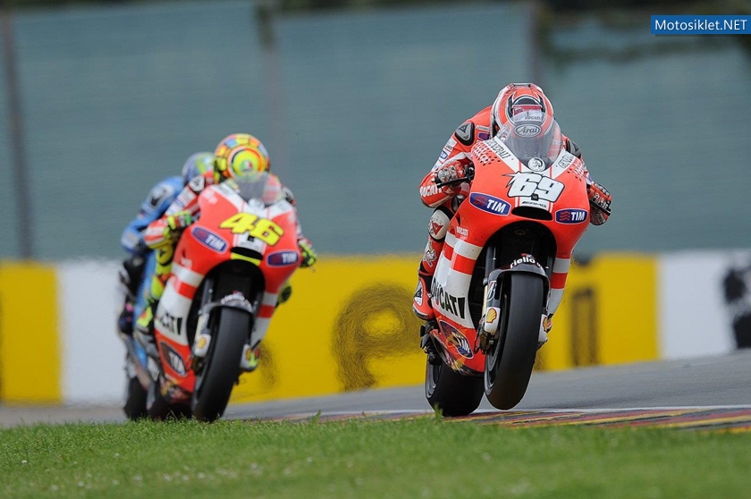 Ducati-2011-MotoGP-0020