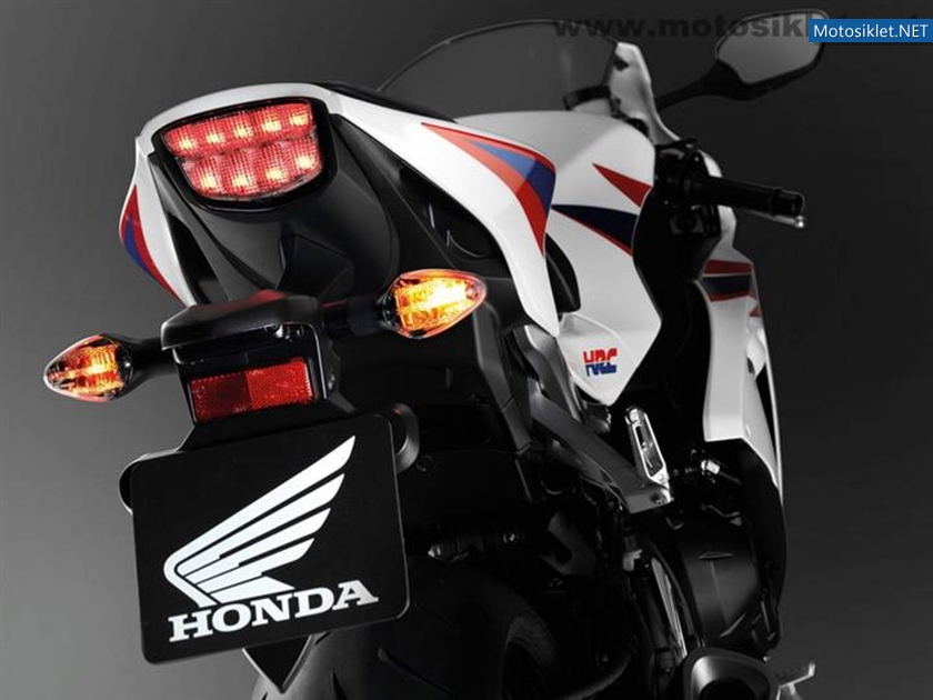 2012-Honda-CBR-1000RR-Fireblade-030