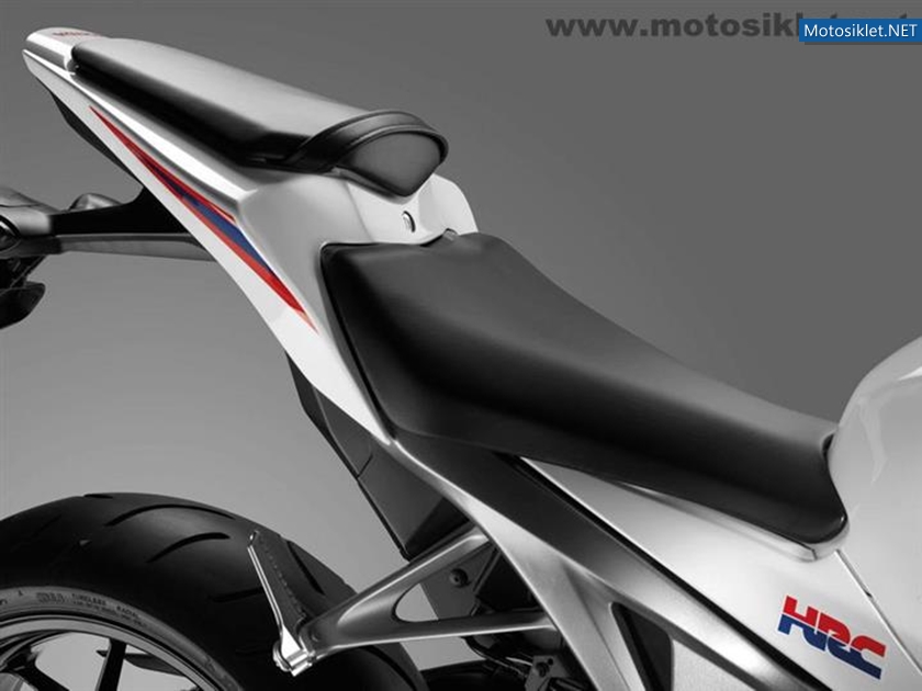 2012-Honda-CBR-1000RR-Fireblade-041