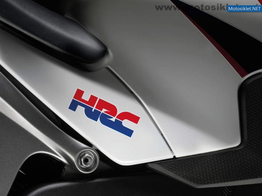 2012-Honda-CBR-1000RR-Fireblade-052