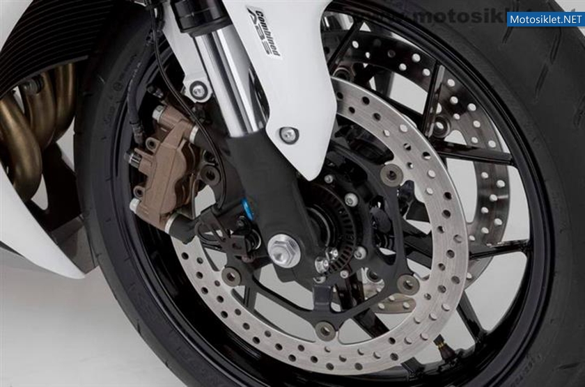 2012-Honda-CBR-1000RR-Fireblade-059