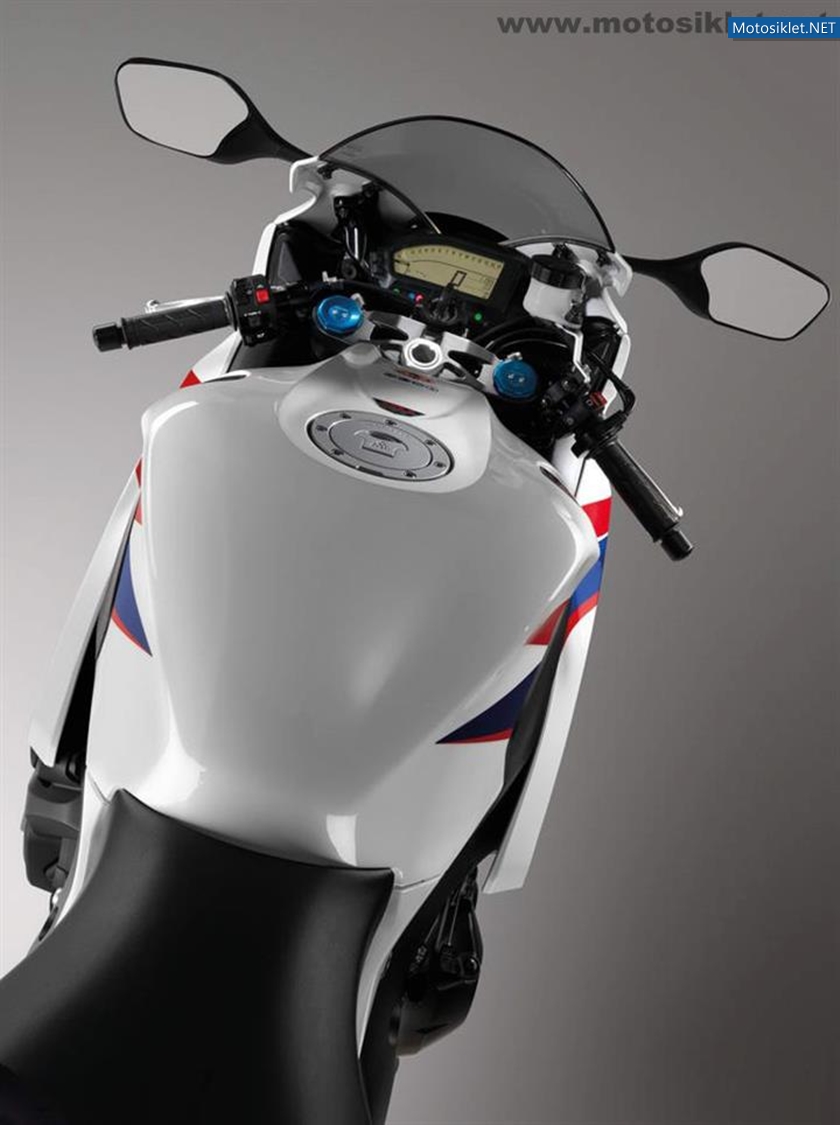 2012-Honda-CBR-1000RR-Fireblade-077