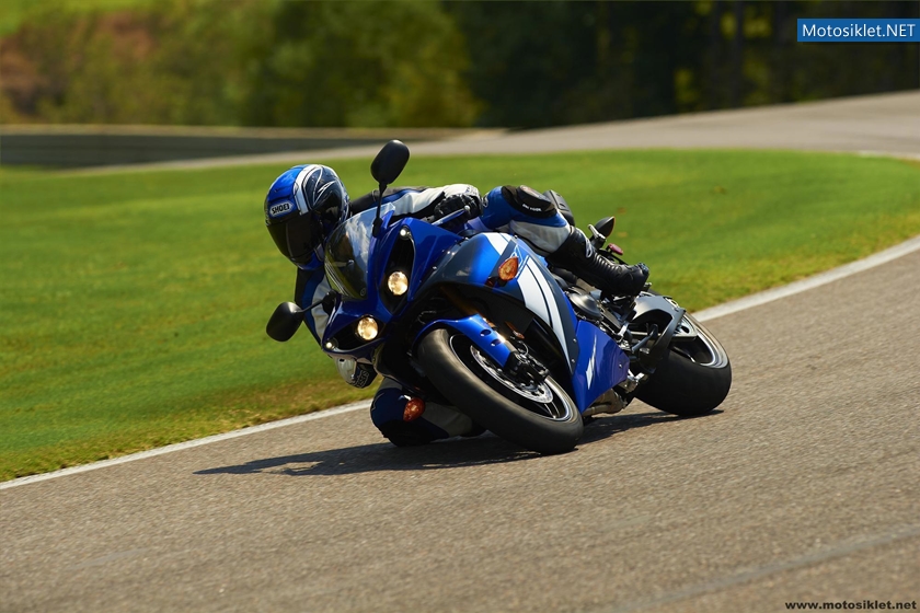 2012-Yamaha-YZF-R1-046