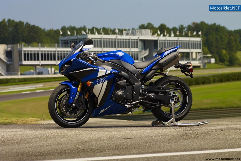 2012-Yamaha-YZF-R1-051