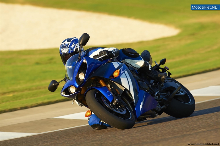 2012-Yamaha-YZF-R1-053