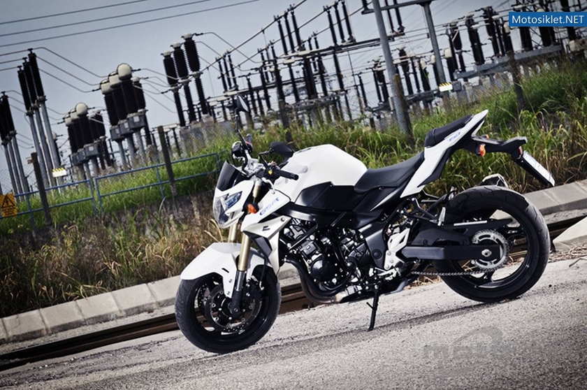 Suzuki-GSR-750-005