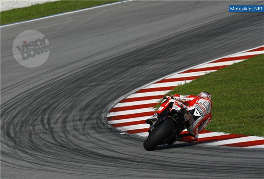 Moto-GP-2011-drift-004