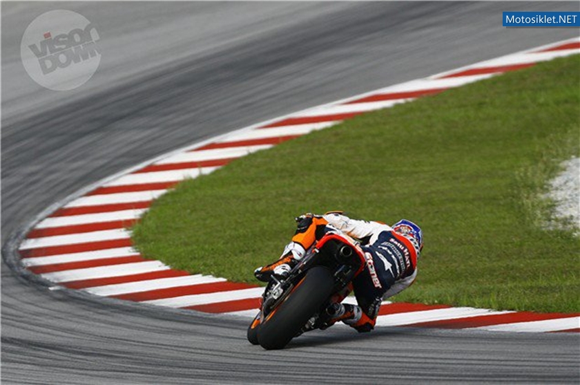 Moto-GP-2011-drift-005