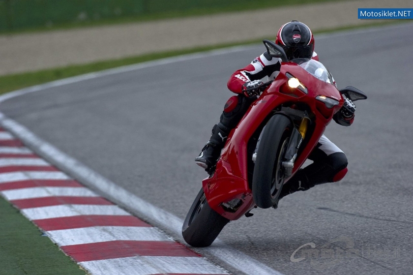 Ducati-848-Evo-Ducati-1198SP-004