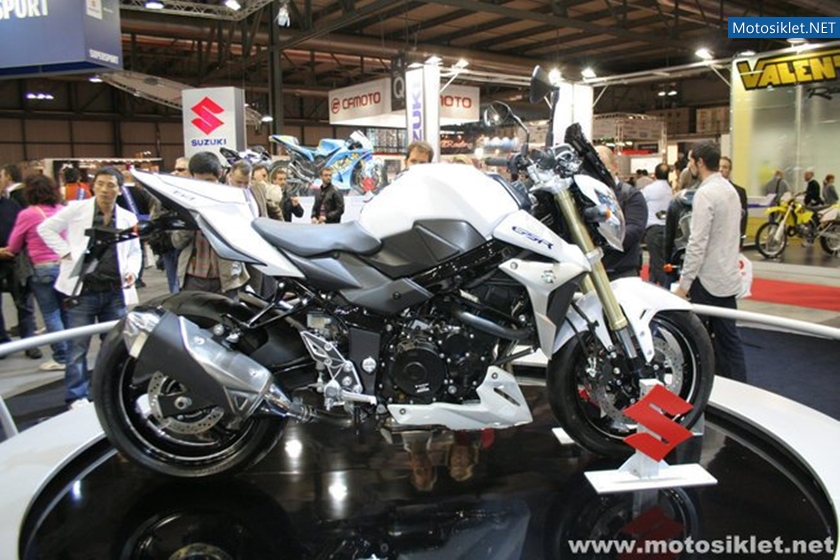 SUZUKI-Standindan-Goruntuler-Eicma2010-002