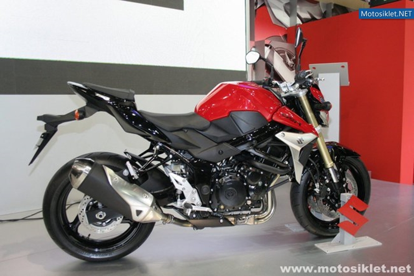 SUZUKI-Standindan-Goruntuler-Eicma2010-007