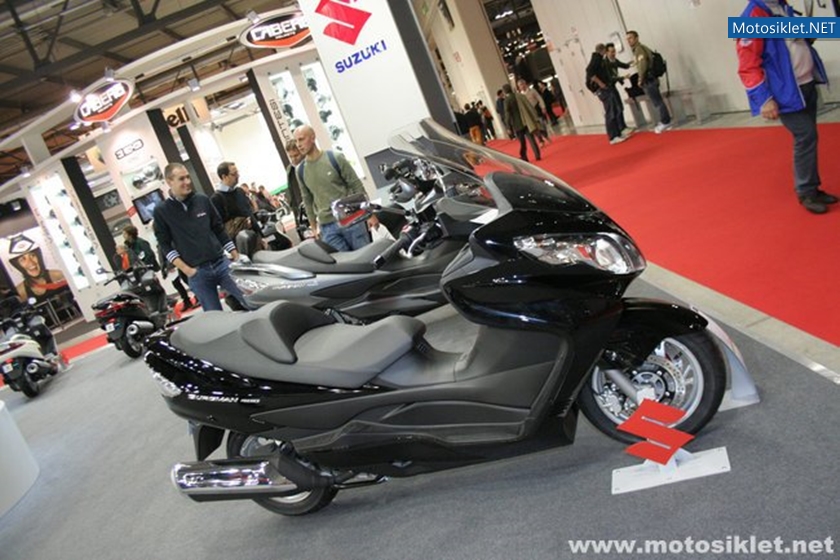 SUZUKI-Standindan-Goruntuler-Eicma2010-008