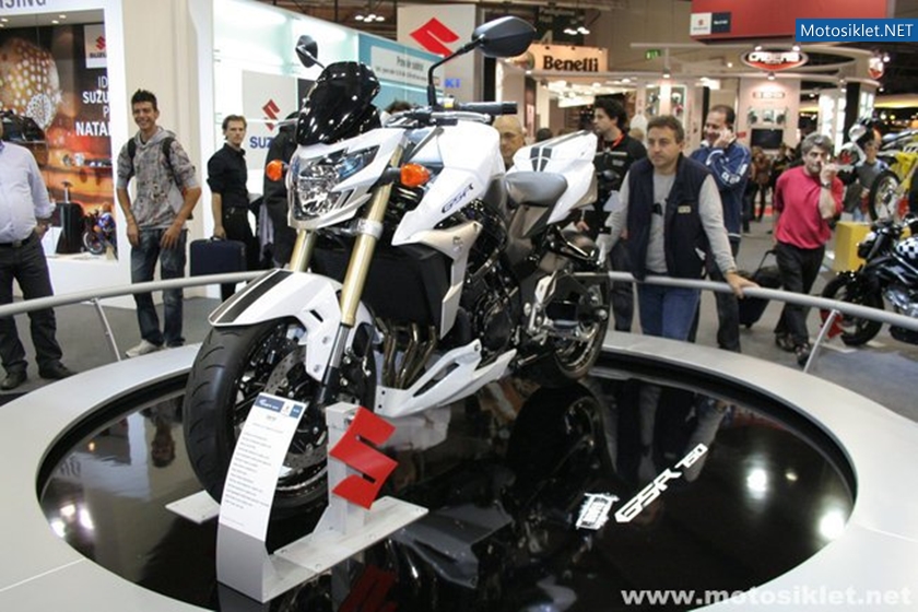 SUZUKI-Standindan-Goruntuler-Eicma2010-009