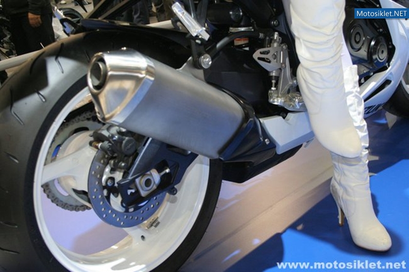 SUZUKI-Standindan-Goruntuler-Eicma2010-010