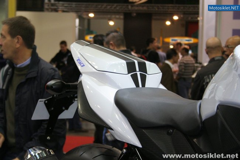 SUZUKI-Standindan-Goruntuler-Eicma2010-011