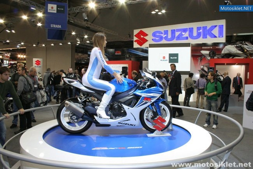 SUZUKI-Standindan-Goruntuler-Eicma2010-015