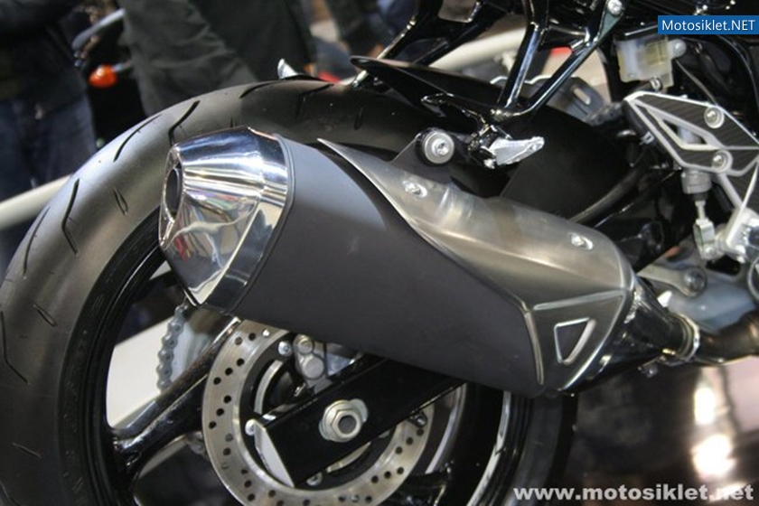 SUZUKI-Standindan-Goruntuler-Eicma2010-025