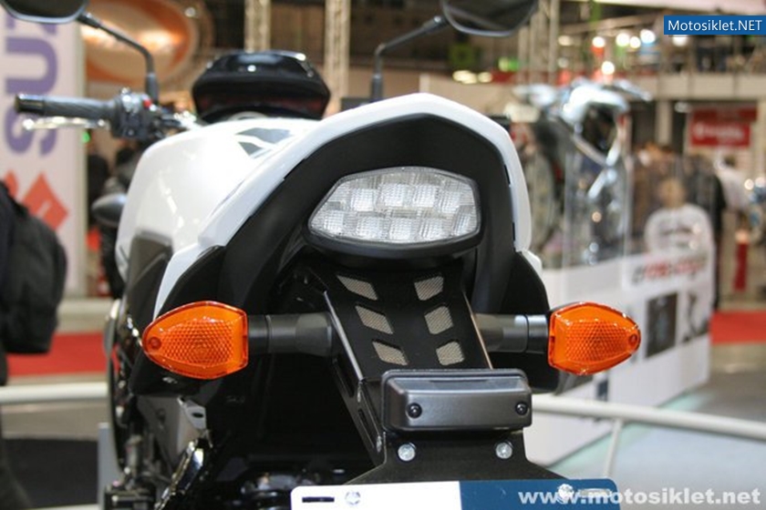 SUZUKI-Standindan-Goruntuler-Eicma2010-026