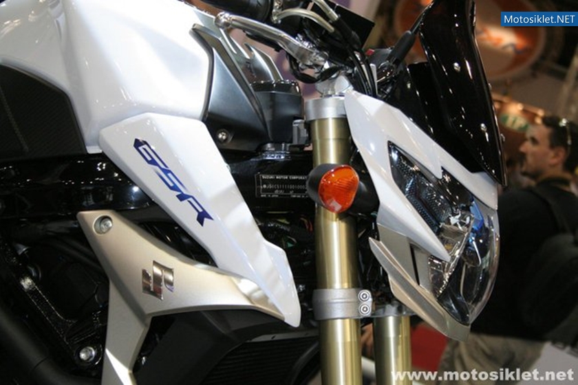 SUZUKI-Standindan-Goruntuler-Eicma2010-027