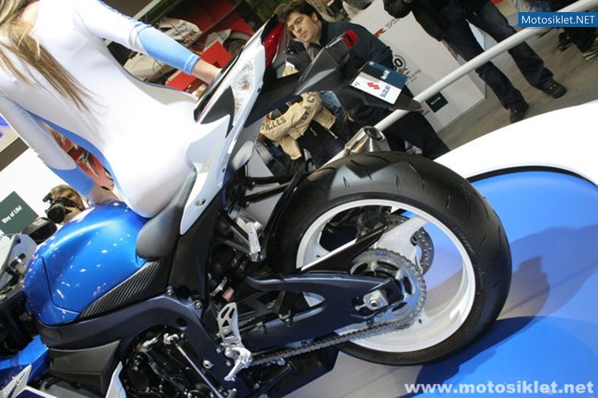 SUZUKI-Standindan-Goruntuler-Eicma2010-031