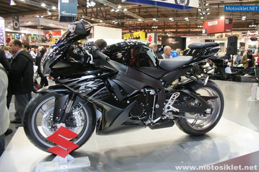 SUZUKI-Standindan-Goruntuler-Eicma2010-034