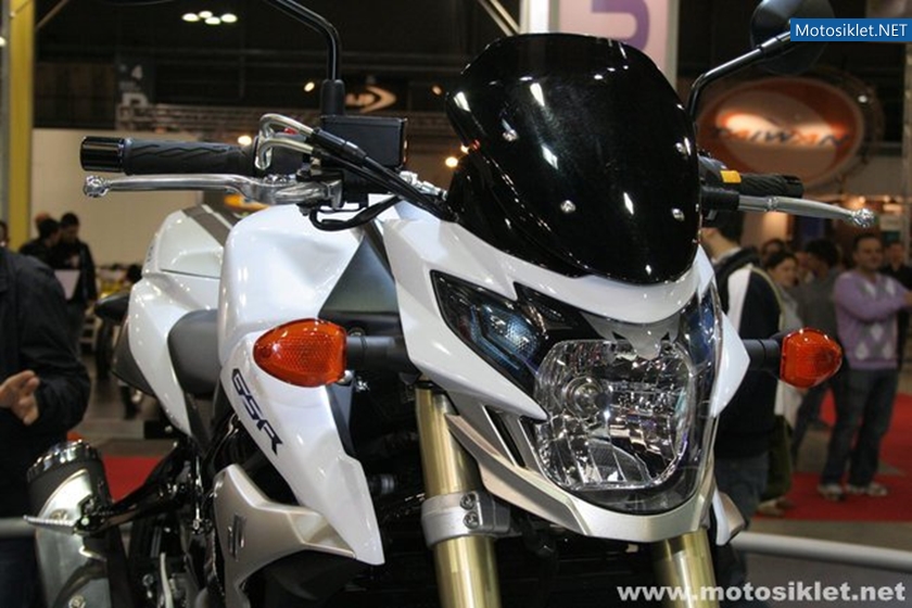 SUZUKI-Standindan-Goruntuler-Eicma2010-038