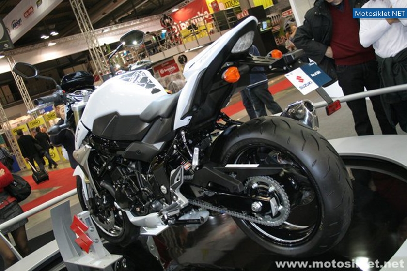 SUZUKI-Standindan-Goruntuler-Eicma2010-041