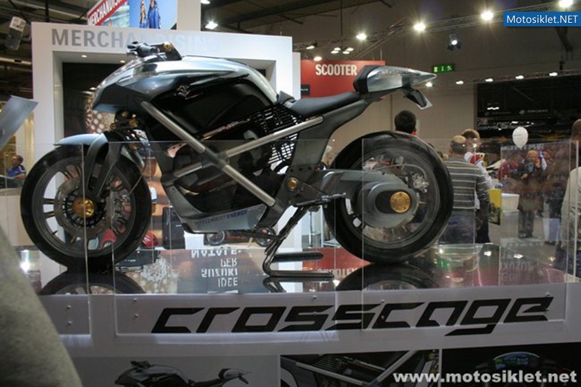 SUZUKI-Standindan-Goruntuler-Eicma2010-043