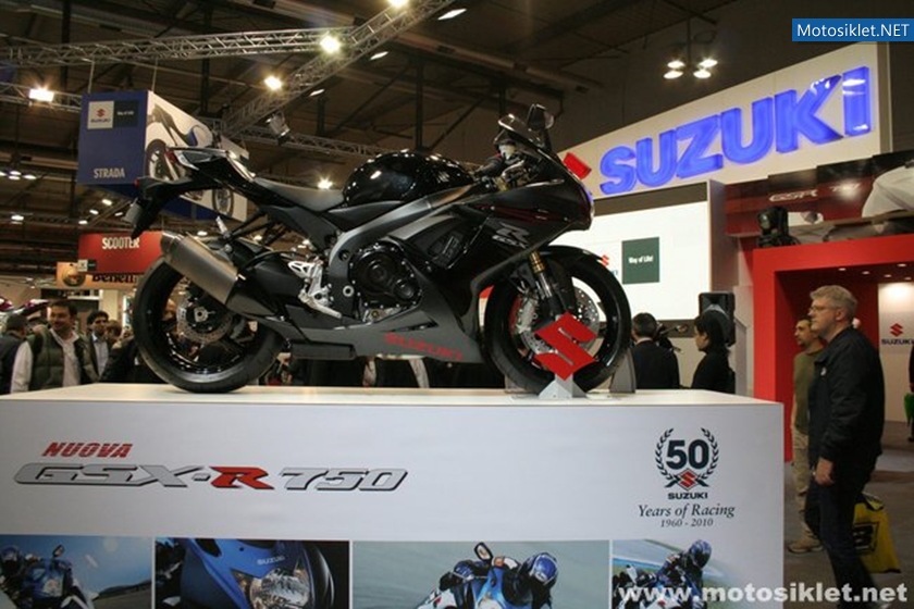 SUZUKI-Standindan-Goruntuler-Eicma2010-052