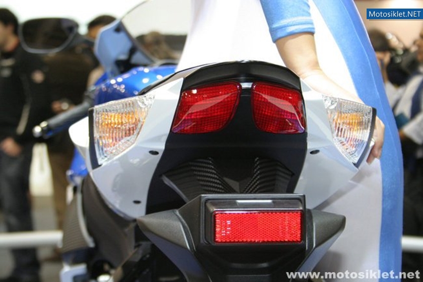 SUZUKI-Standindan-Goruntuler-Eicma2010-055