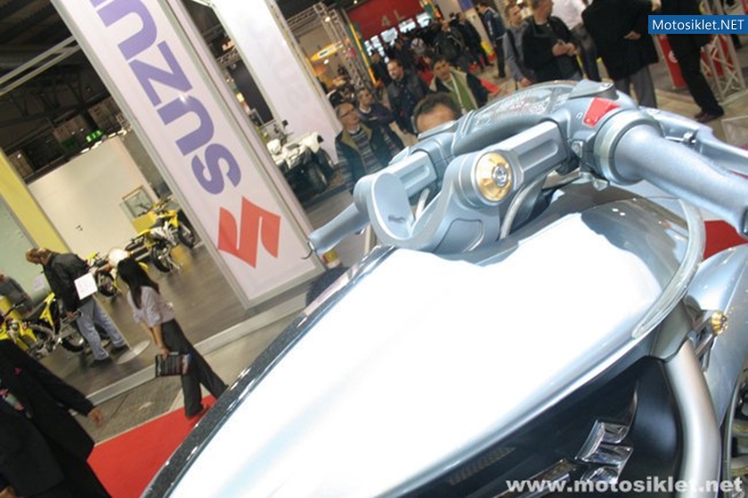 SUZUKI-Standindan-Goruntuler-Eicma2010-060