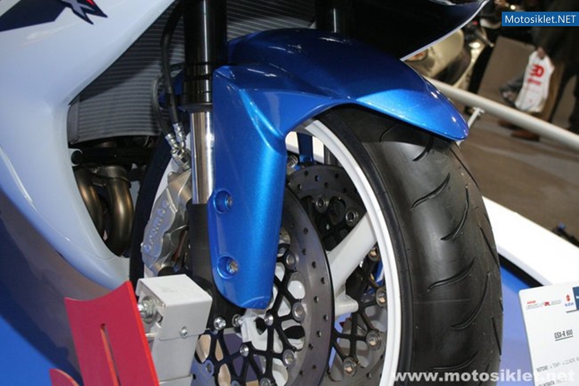 SUZUKI-Standindan-Goruntuler-Eicma2010-063