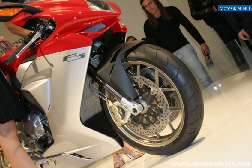 MV-Agusta-F3-2011-017