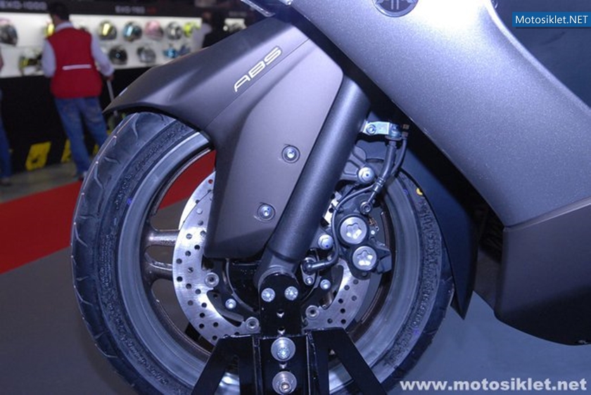 Yamaha-Standi-Eicma-2010-007