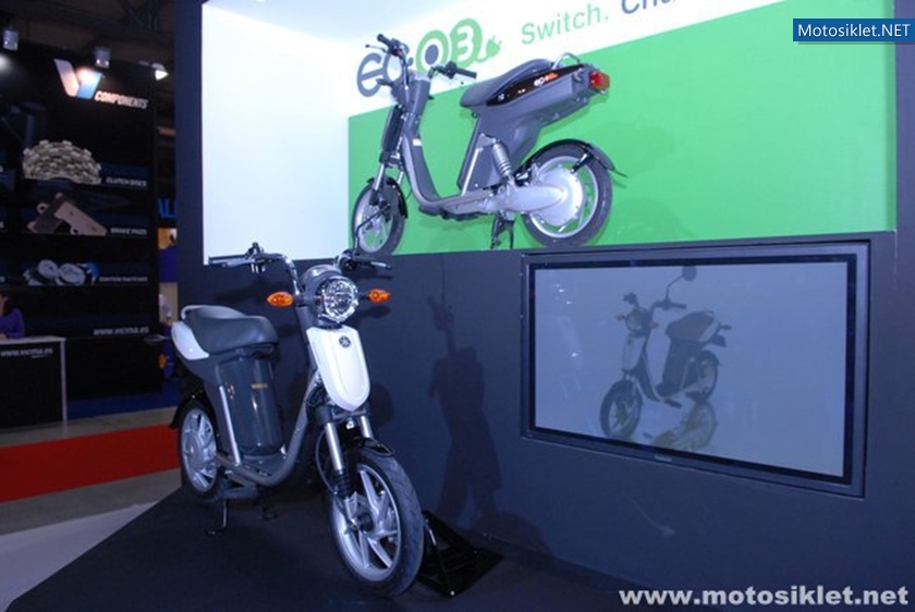 Yamaha-Standi-Eicma-2010-013