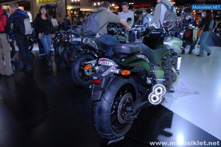 Yamaha-Standi-Eicma-2010-031