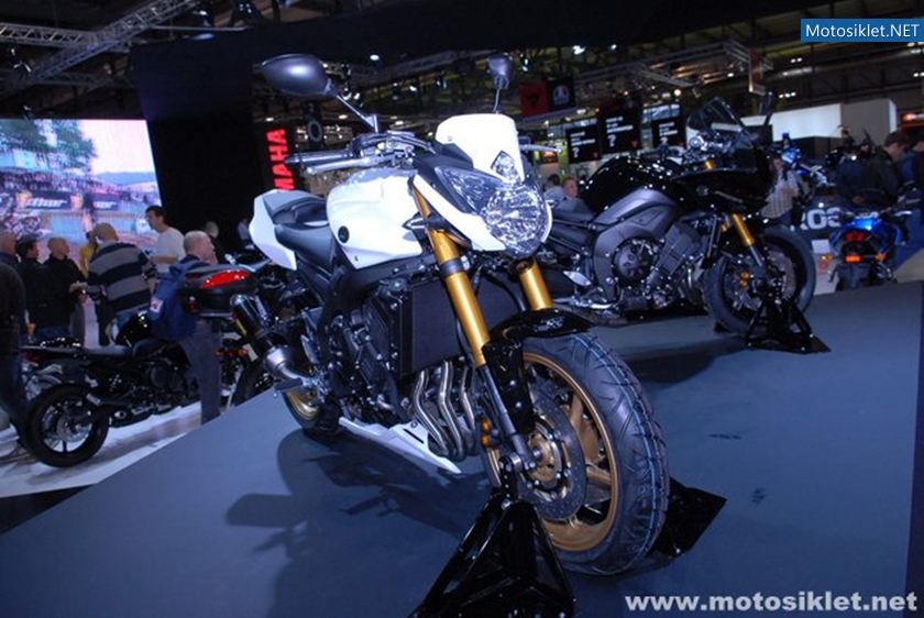 Yamaha-Standi-Eicma-2010-036