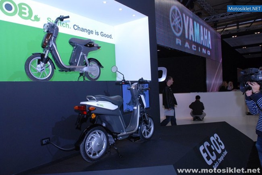 Yamaha-Standi-Eicma-2010-041