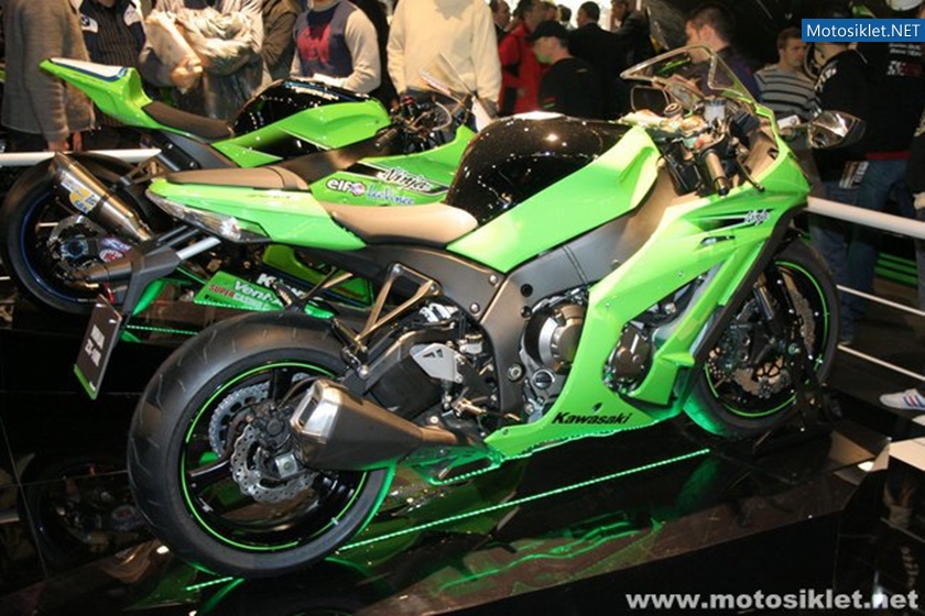 Kawasaki-Standi-Eicma-2010-002