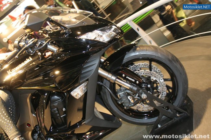 Kawasaki-Standi-Eicma-2010-005