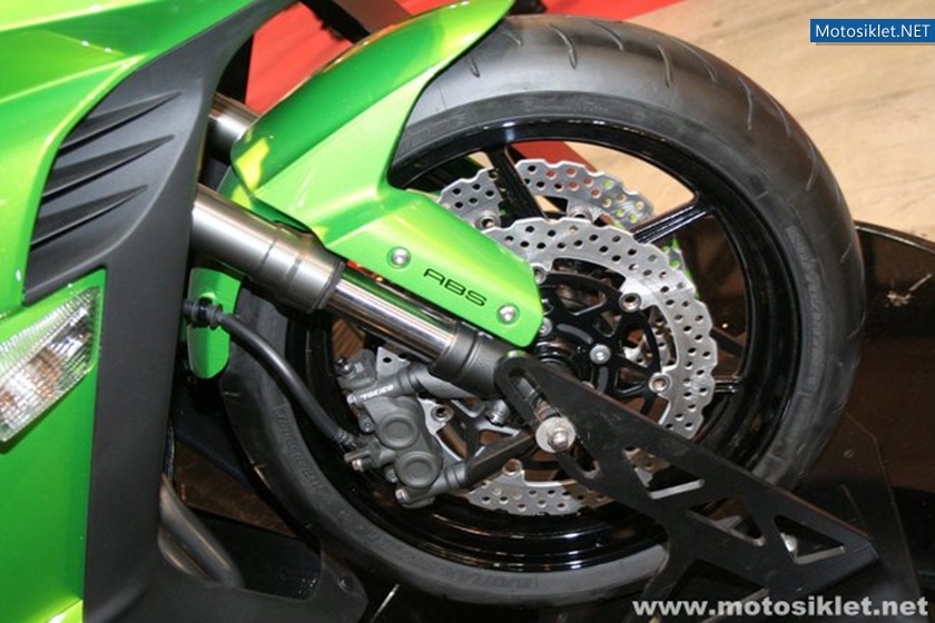 Kawasaki-Standi-Eicma-2010-030