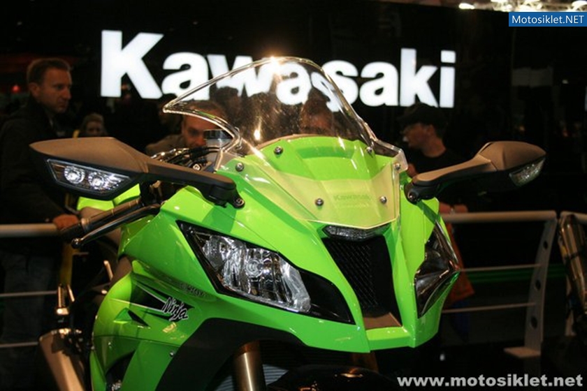 Kawasaki-Standi-Eicma-2010-032