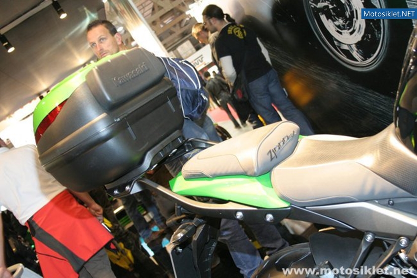 Kawasaki-Standi-Eicma-2010-035