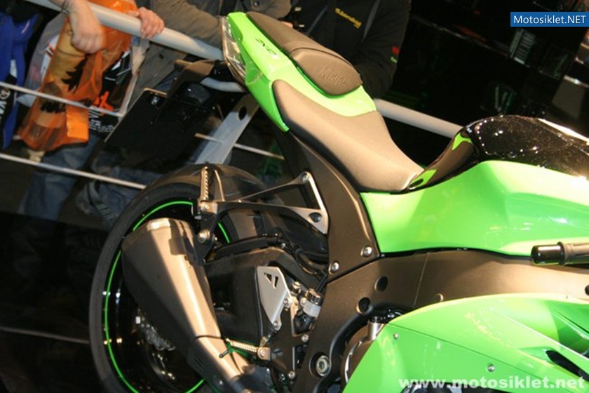 Kawasaki-Standi-Eicma-2010-036