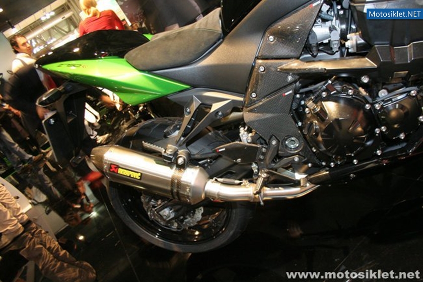 Kawasaki-Standi-Eicma-2010-045