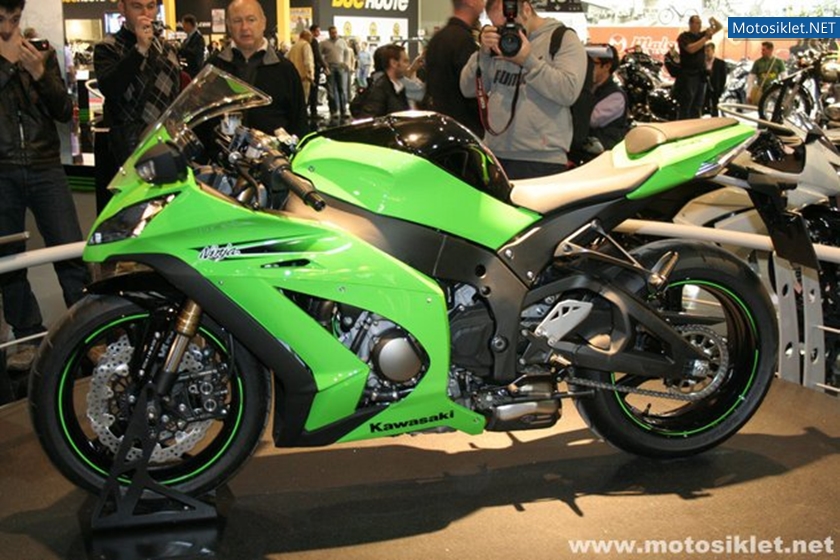 Kawasaki-Standi-Eicma-2010-051